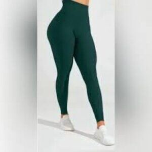 material girl avo green size med. leggings from buff bunny